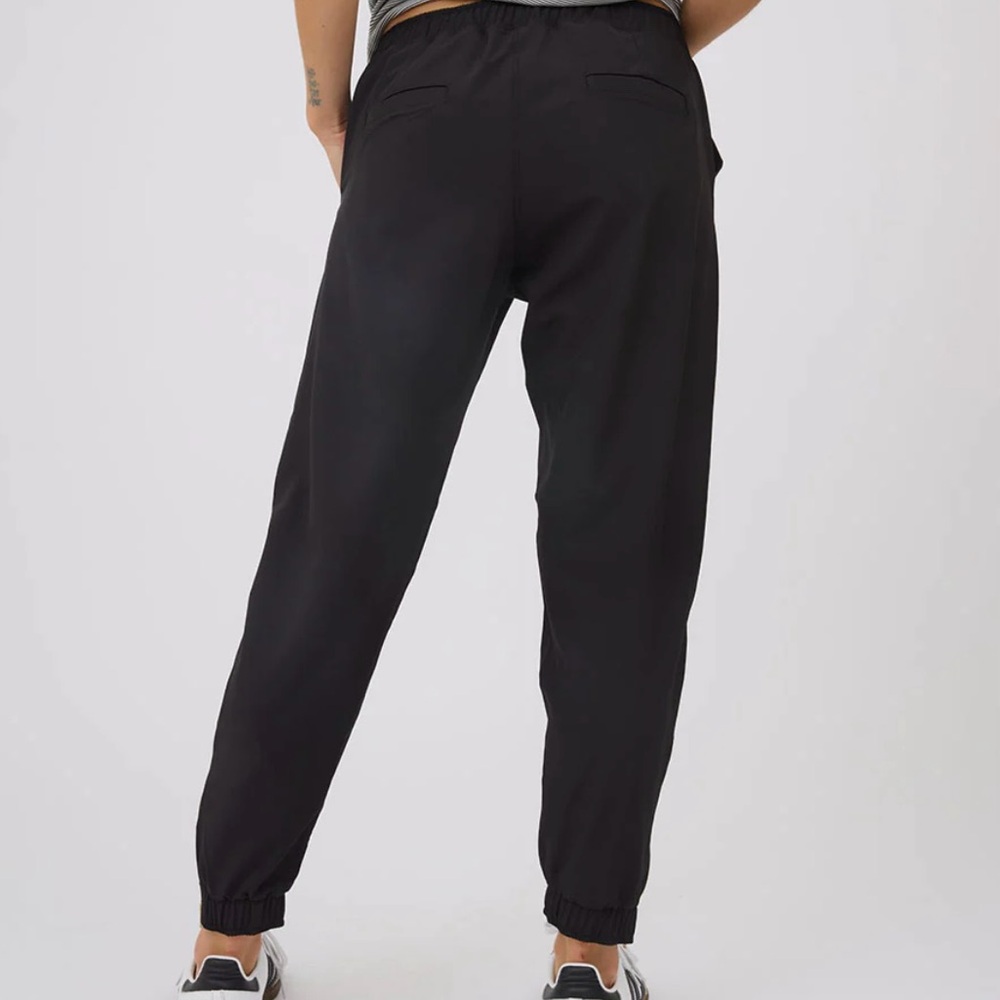 Albion Jetsetter Petite Black Joggers